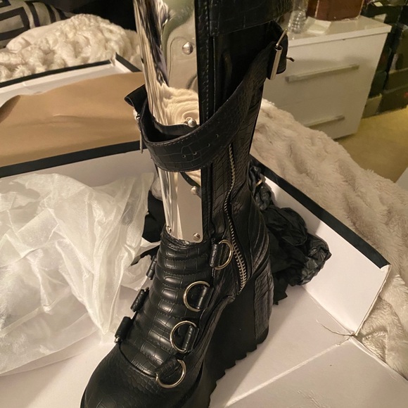 Dolls Kill Boots (SOLD OUT) - Picture 7 of 11